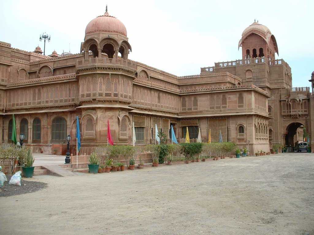 lallgarh-palace-img